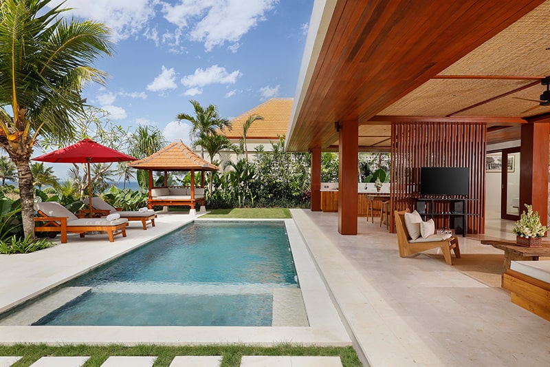 Villa Maya Pasut - pool, sun loungers and gazebo